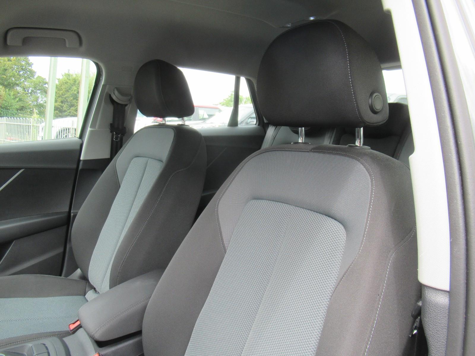 Audi Q2 30 TFSI design S-LINE-NAVI MMI-LED-AHK-SHZ-2., миниатюра 28