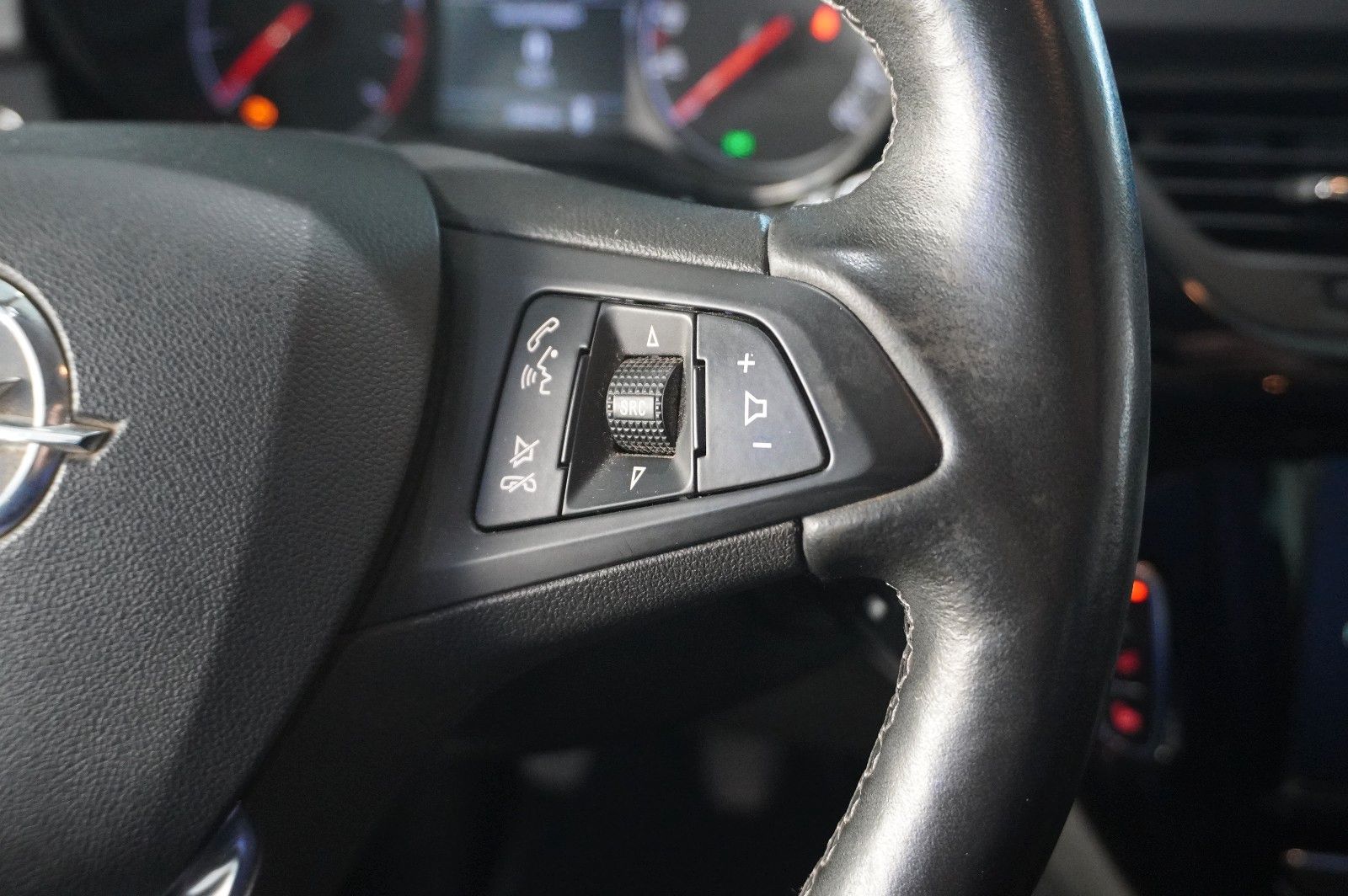 Fahrzeugabbildung Opel Corsa E 1.4 120 JAHRE 5-TÜR NAVI/SHZ/KAMERA/TEMP