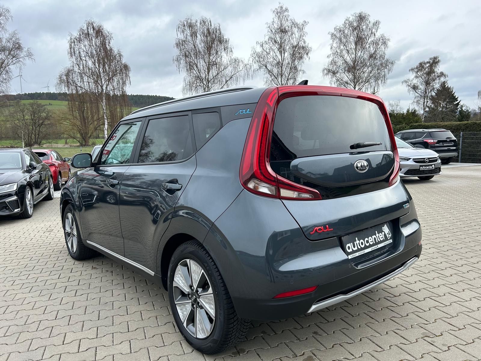 Fahrzeugabbildung Kia e-Soul Spirit°64 kWh°CCS°3 Phasen°SOH 97,2%°1Hnd