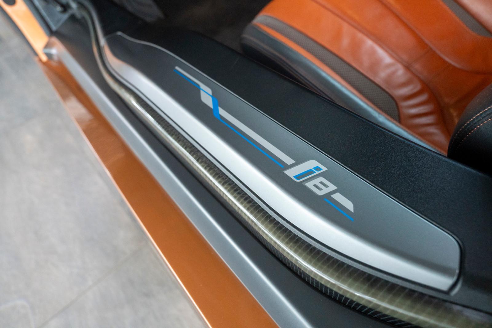 BMW i8 Roadster*HUD*H&K*LASER*CARBON
