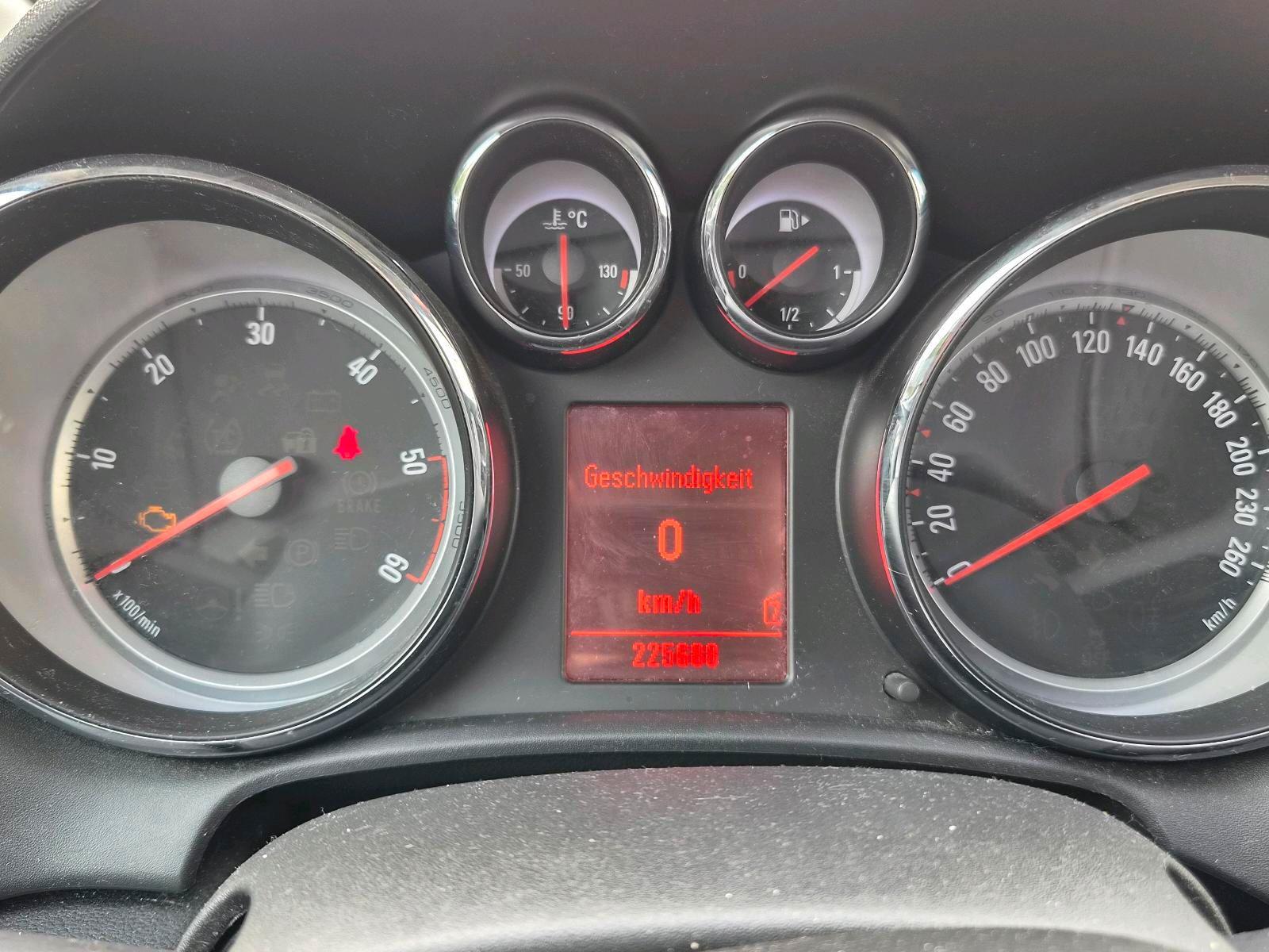 Opel Astra 2010 — photo 6