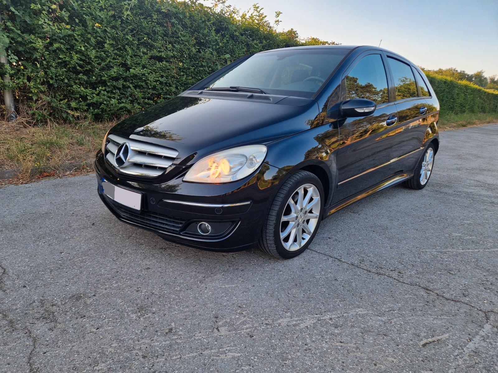 Mercedes-Benz B 180