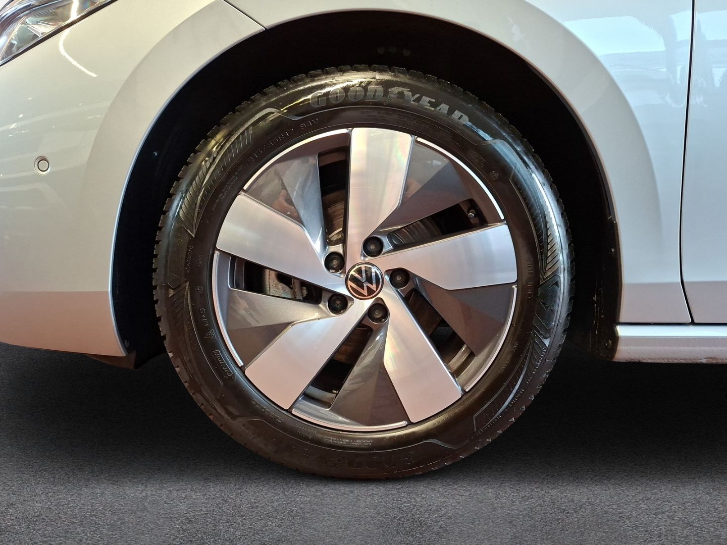 Passat Variant 1.5 eTSI DSG Business *AHK*KAMERA