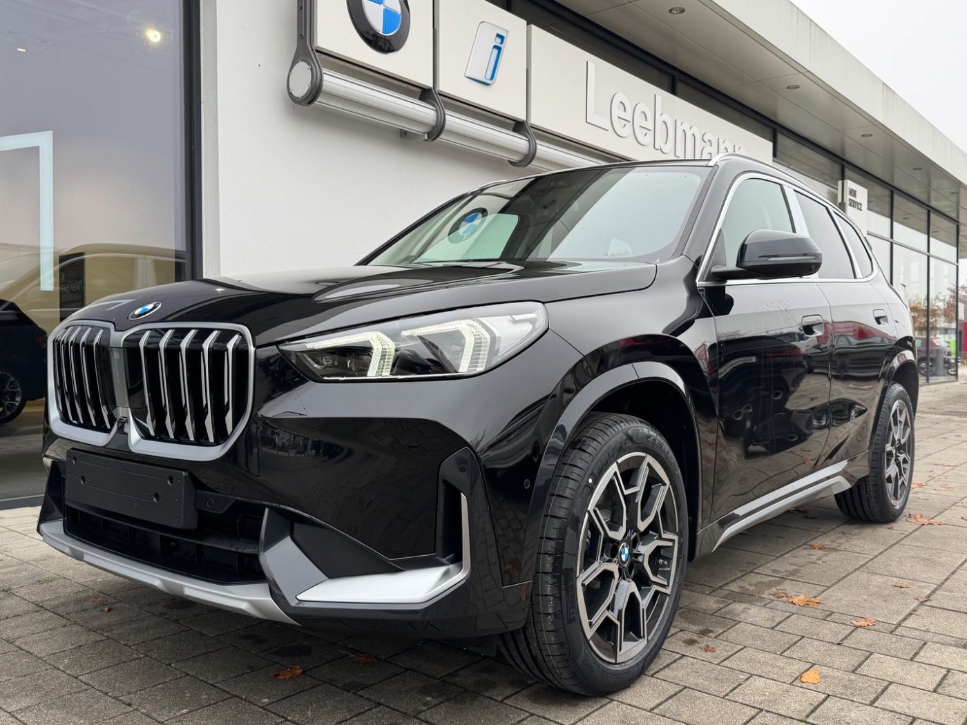 Fahrzeugabbildung BMW X1 sDrive20i xLine 19-Zoll/AHK/elSitze/HUD/ACC