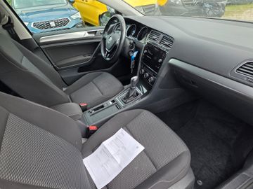 Volkswagen Golf - 6