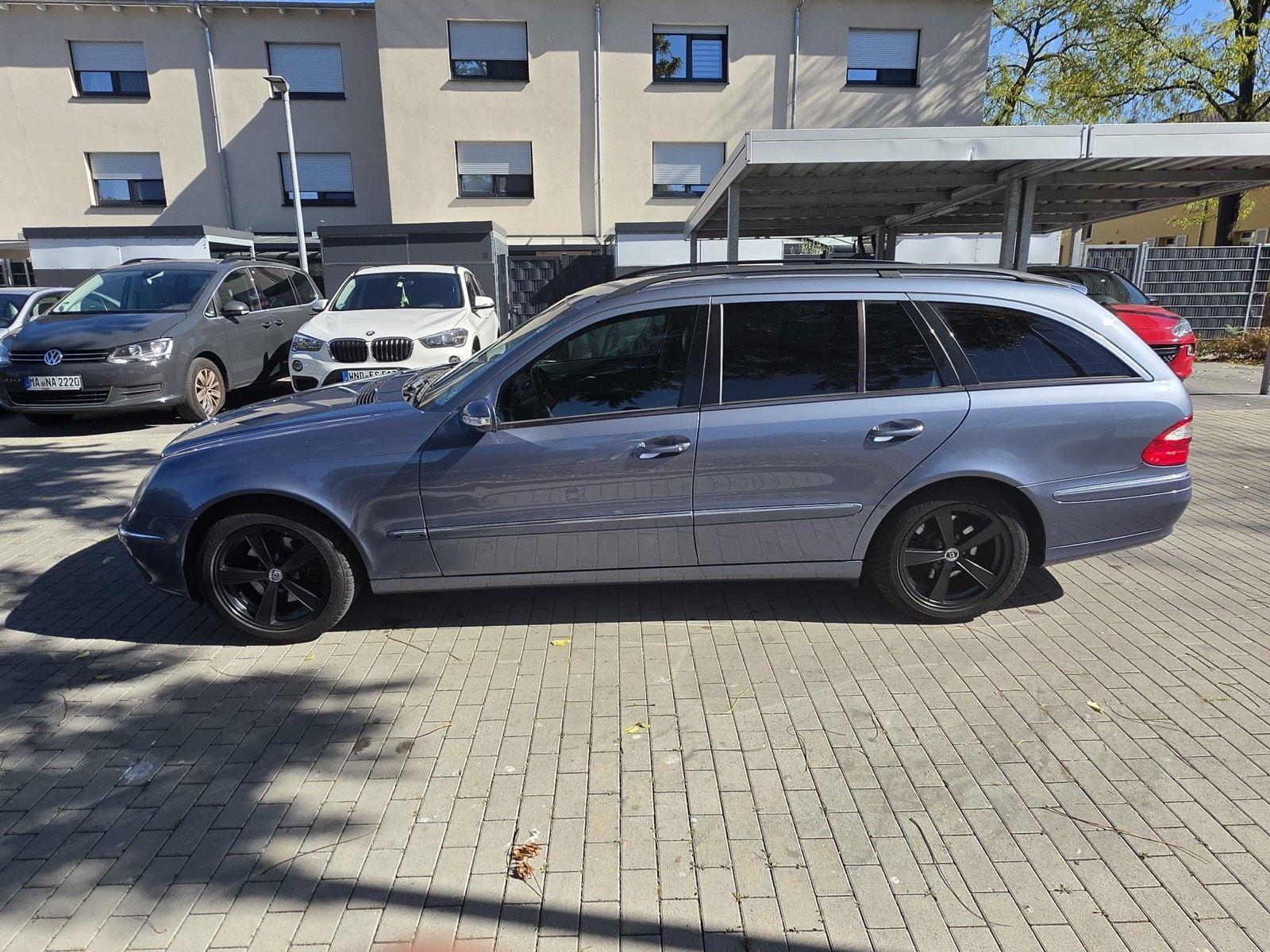 Mercedes-Benz E320 2004 — rear view