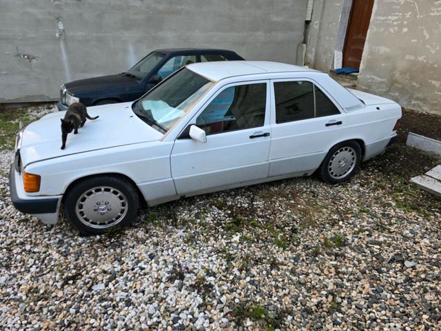 Mercedes-Benz 190 e weiss teileträger?