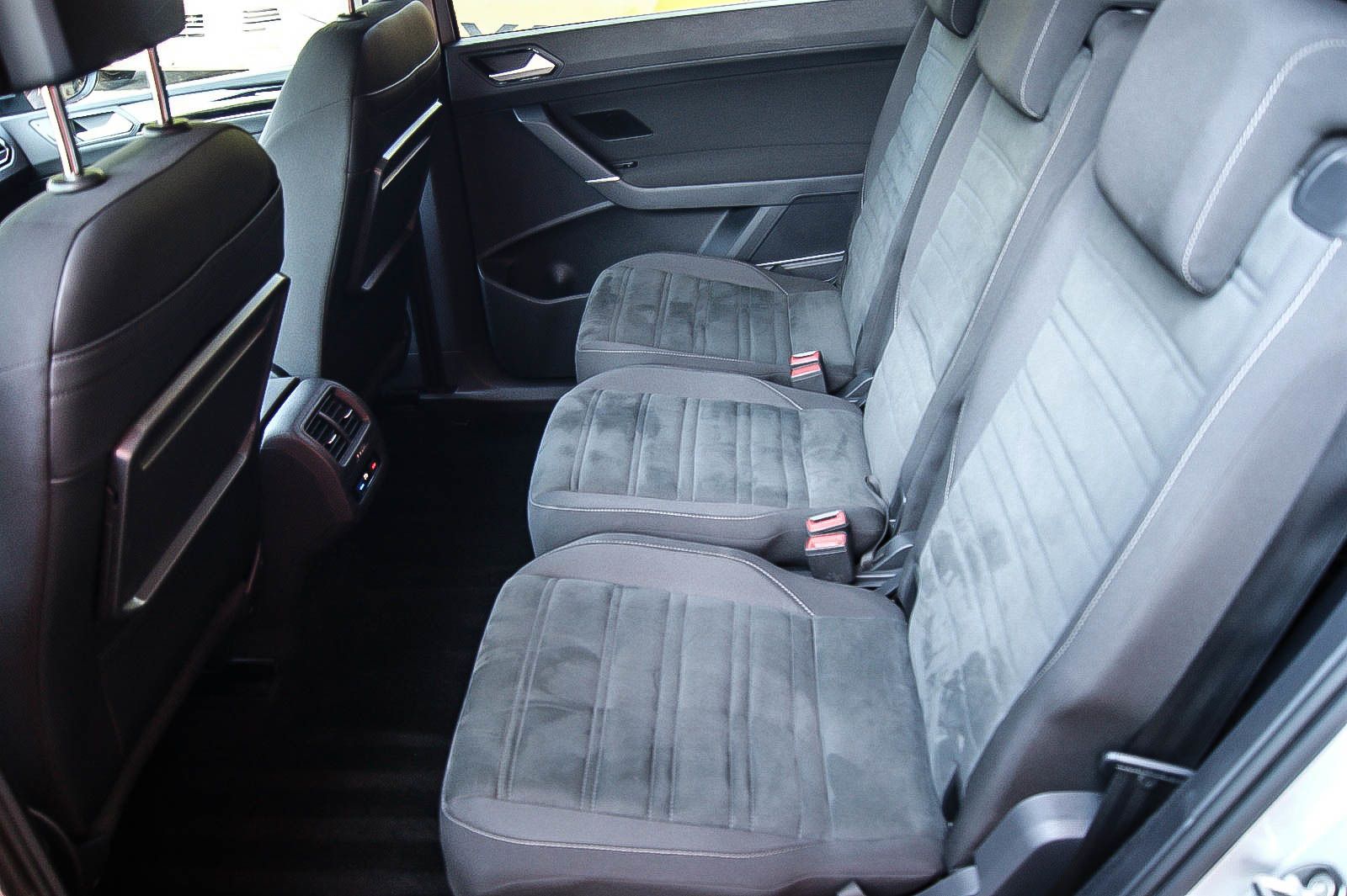 Fahrzeugabbildung Volkswagen Touran 15TSI Comfort DSG 7-SITZER VIRTUAL ANHZV
