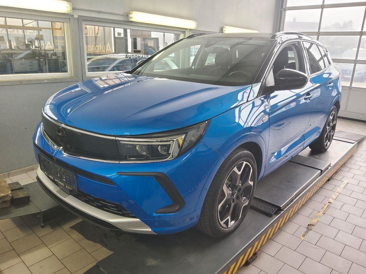Fahrzeugabbildung Opel Grandland (X) ULTIMATE 4HYBRID NAVI/LED/360°/AHK