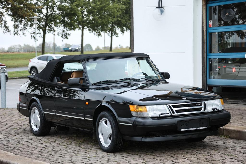 Saab 900