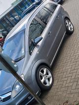 Opel Zafira 2 Liter Diesel TÜV Neu - Opel Zafira aus 2005 mit Diesel-Antrieb