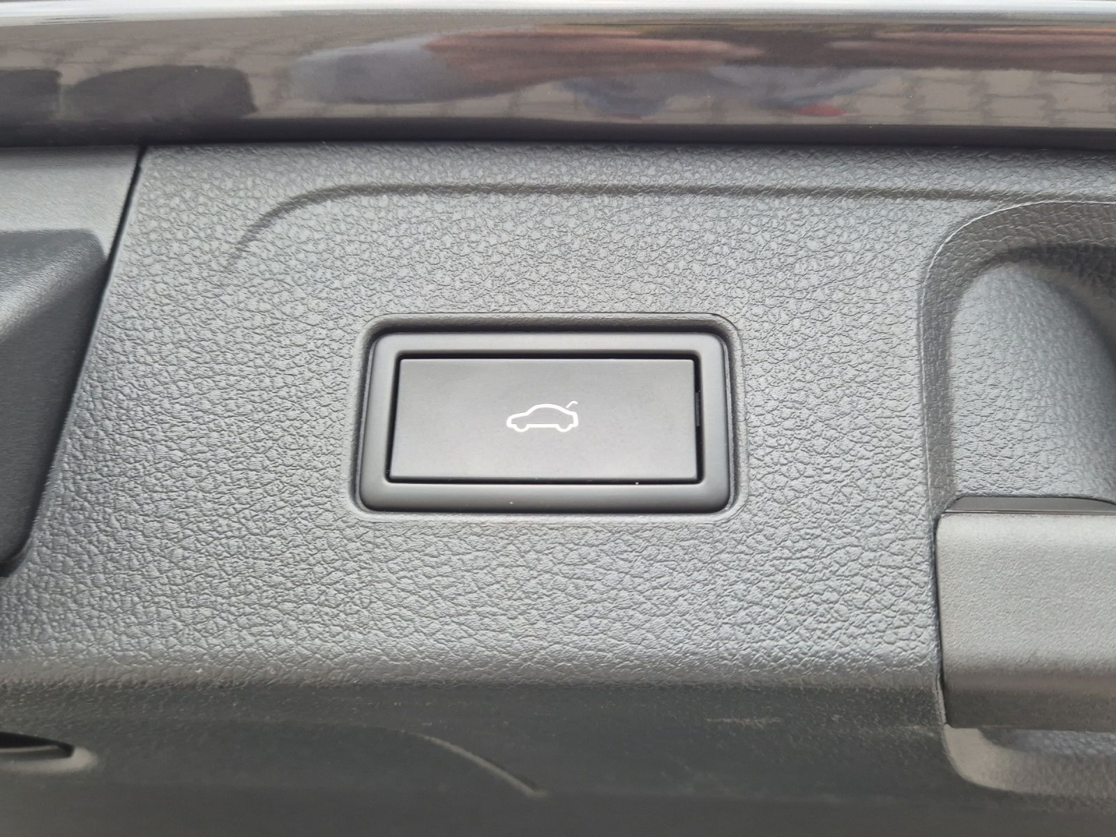 Fahrzeugabbildung Volkswagen Passat Variant TSI Elegance DSG Navi ACC RFK AID