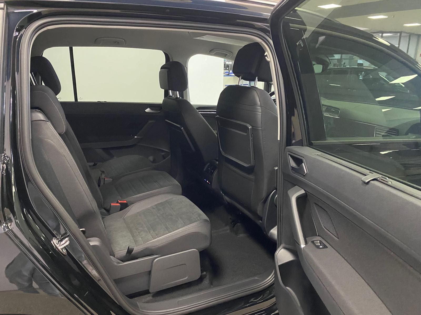 Fahrzeugabbildung Volkswagen Touran 1.5 TSI Comfortline+MATRIX+ACC+TOTWINKEL+