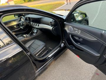 Bild 11 Mercedes-Benz E 400 AMG Line 4Matic - Navi - ACC Burmester - 8