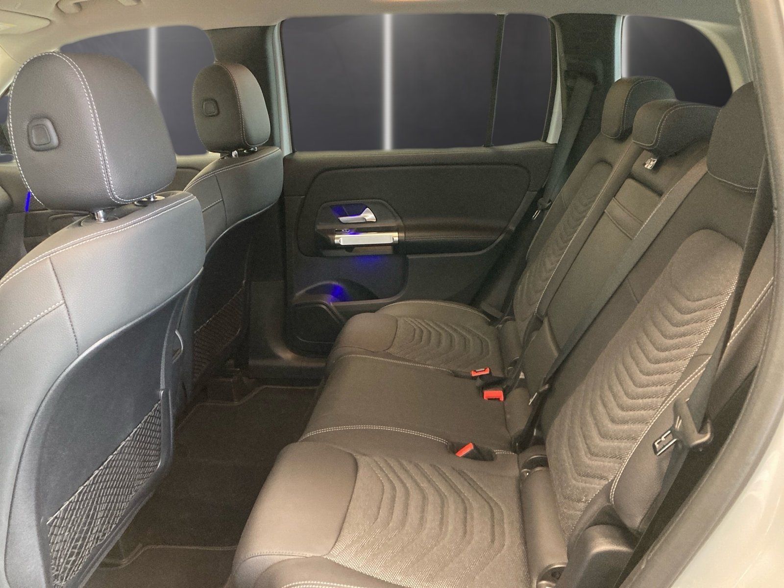 Fahrzeugabbildung Mercedes-Benz GLB 250 4M*7-Sitz*AHK*Distr*Totwi*360*Mbeam*Memo