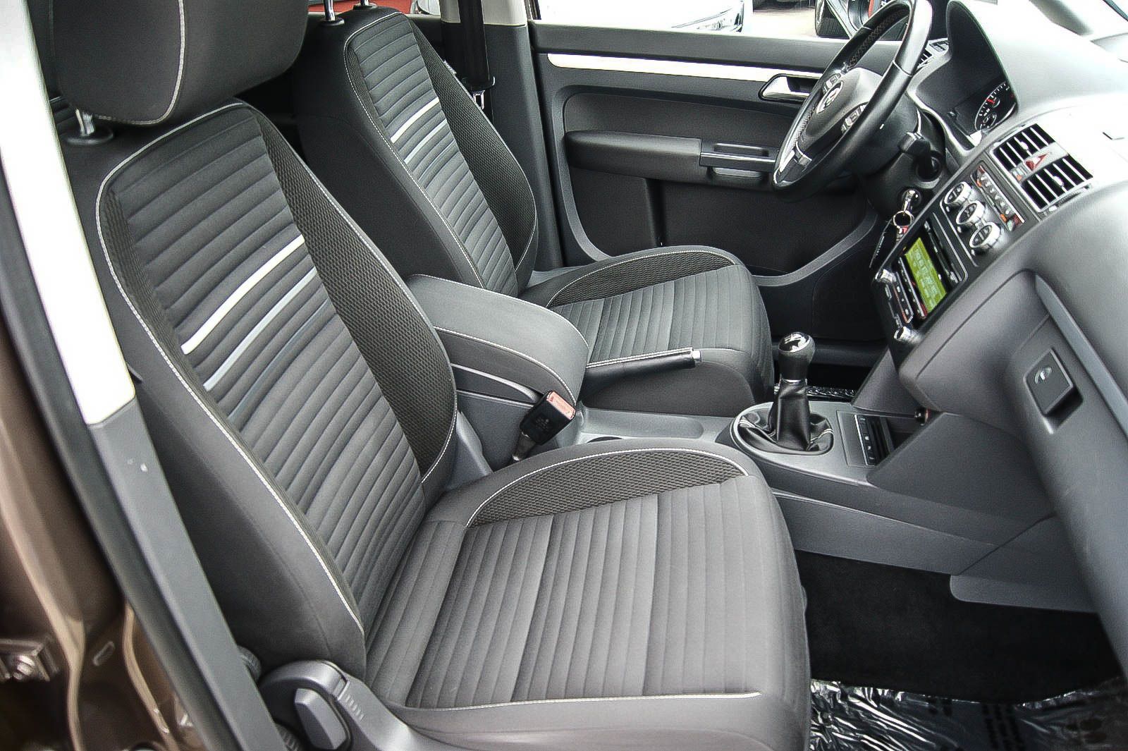 Fahrzeugabbildung Volkswagen Touran 16TDI Cup BI-XENON 7-SITZE SITZG PARKLENK