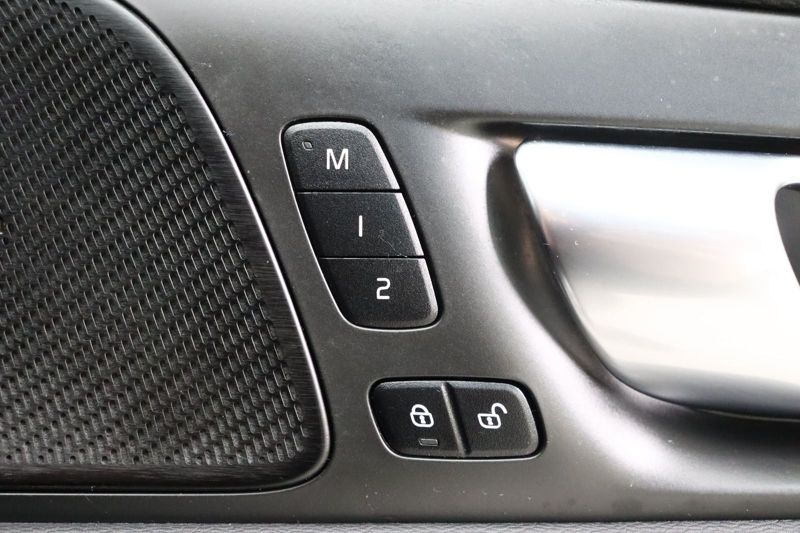 Fahrzeugabbildung Volvo V60 Kombi T8 R-Line AWD Recharge R Design Rechar