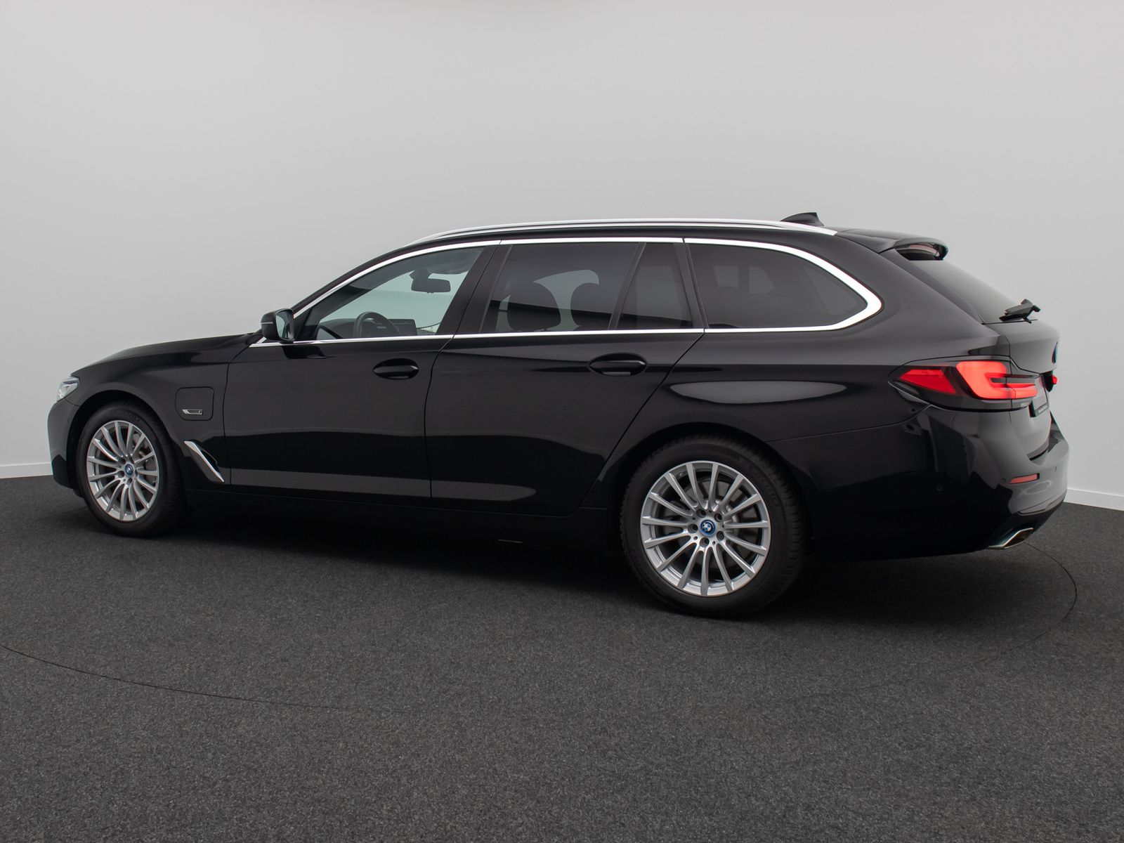 Fahrzeugabbildung BMW 530e Alarm AHK Laser DAB HUD Kamera Sport 18Zoll