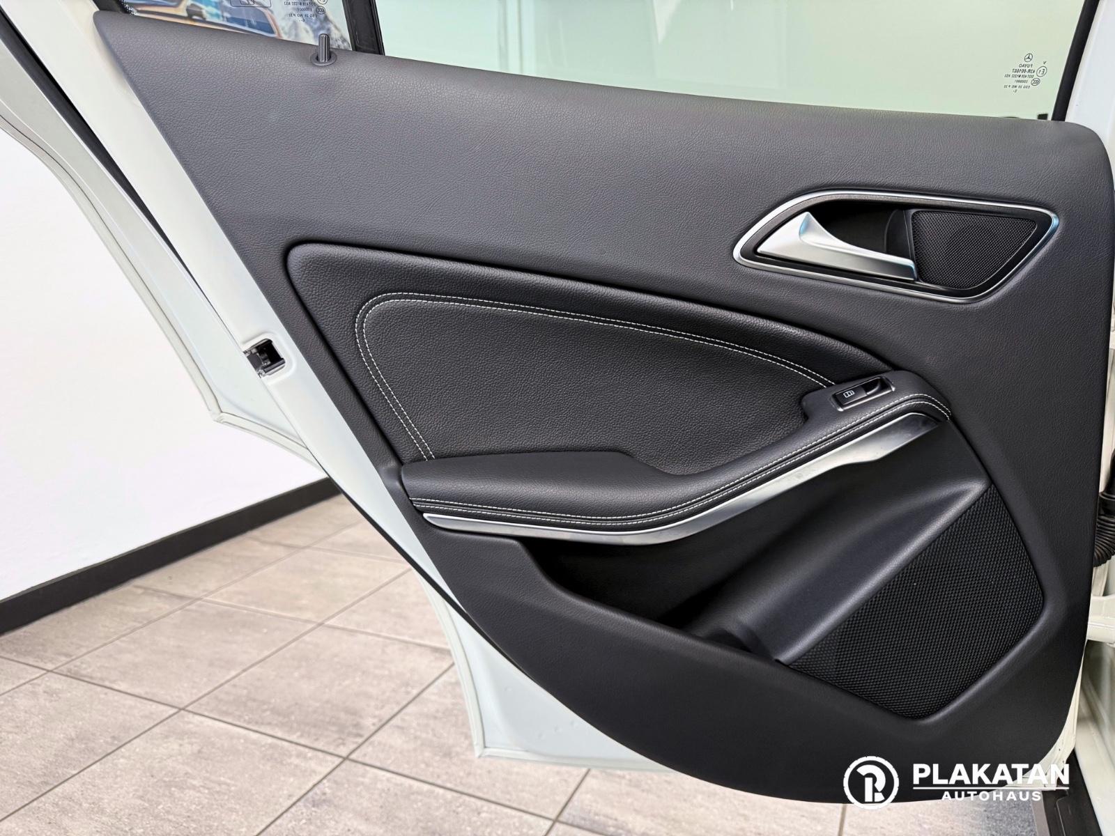 Mercedes-Benz GLA 200 AMG Night Packet Panorama Memory