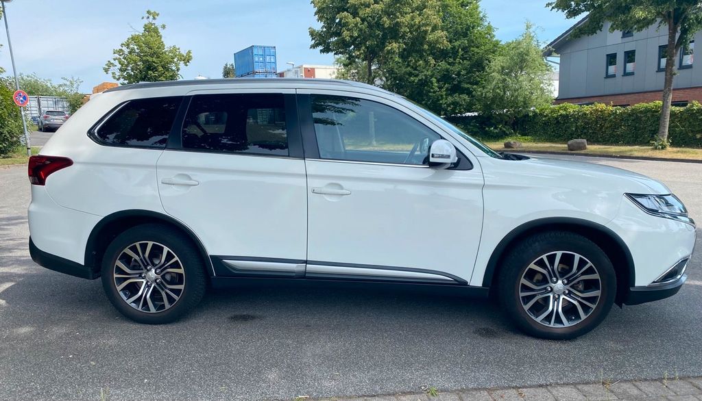 Image of Mitsubishi Outlander