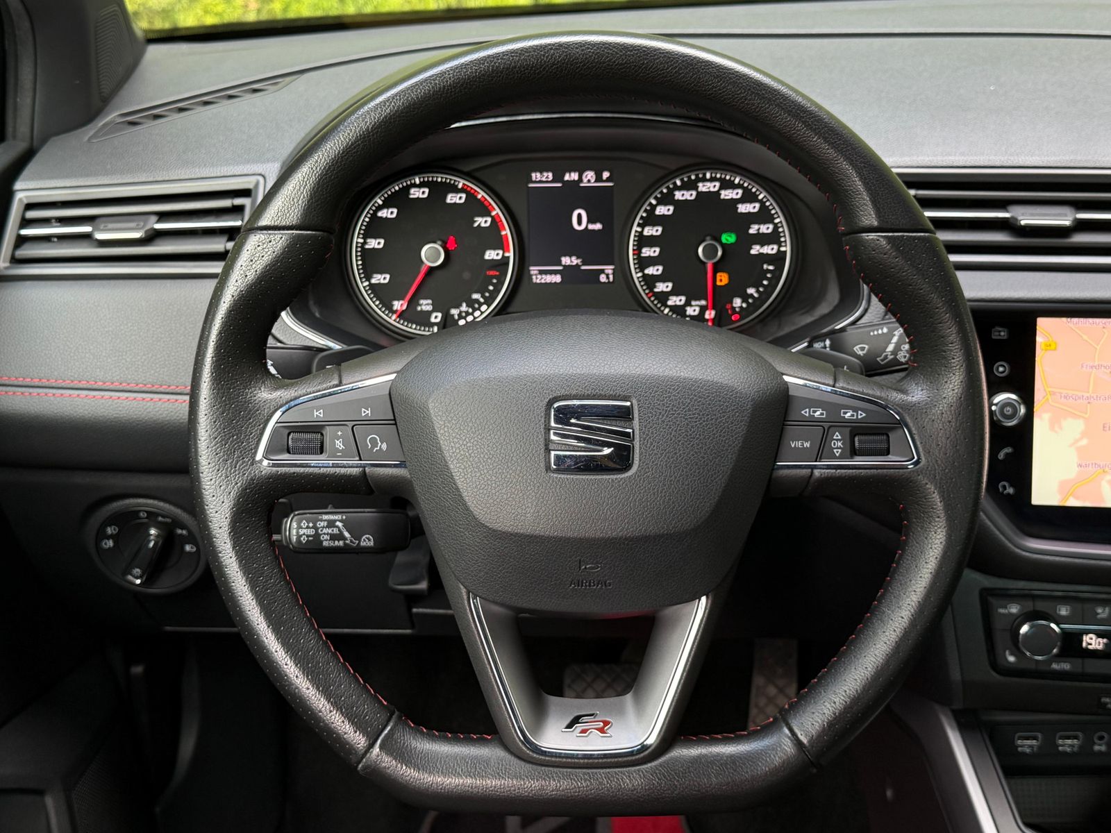 Fahrzeugabbildung SEAT Arona 1.0 TSI DSG FR LINE LED+NAV+AHK+ACC+SHZ+