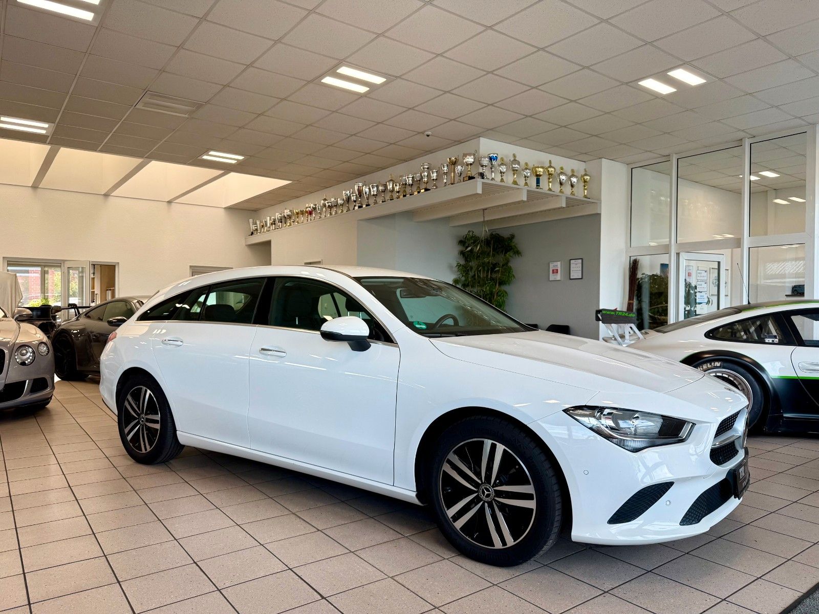 Mercedes-Benz CLA 200d Shooting Brake Business AHK