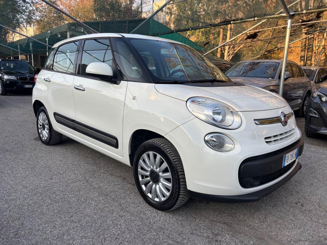 Fiat 500L 2015 — interior