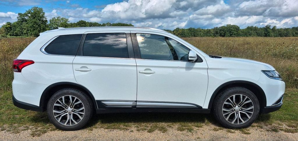 Image of Mitsubishi Outlander