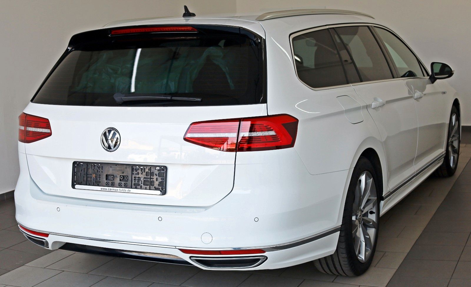 Fahrzeugabbildung Volkswagen Passat Variant R-line 4M,Navi,Kamera,ACC,AHK +WR