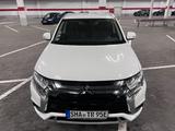 Mitsubishi Outlander 2.4 MIVEC PLUG-IN HYBRID 4WD Plus ... - Mitsubishi Outlander Plus mit Hybrid-Antrieb (Benzin/Elektro)