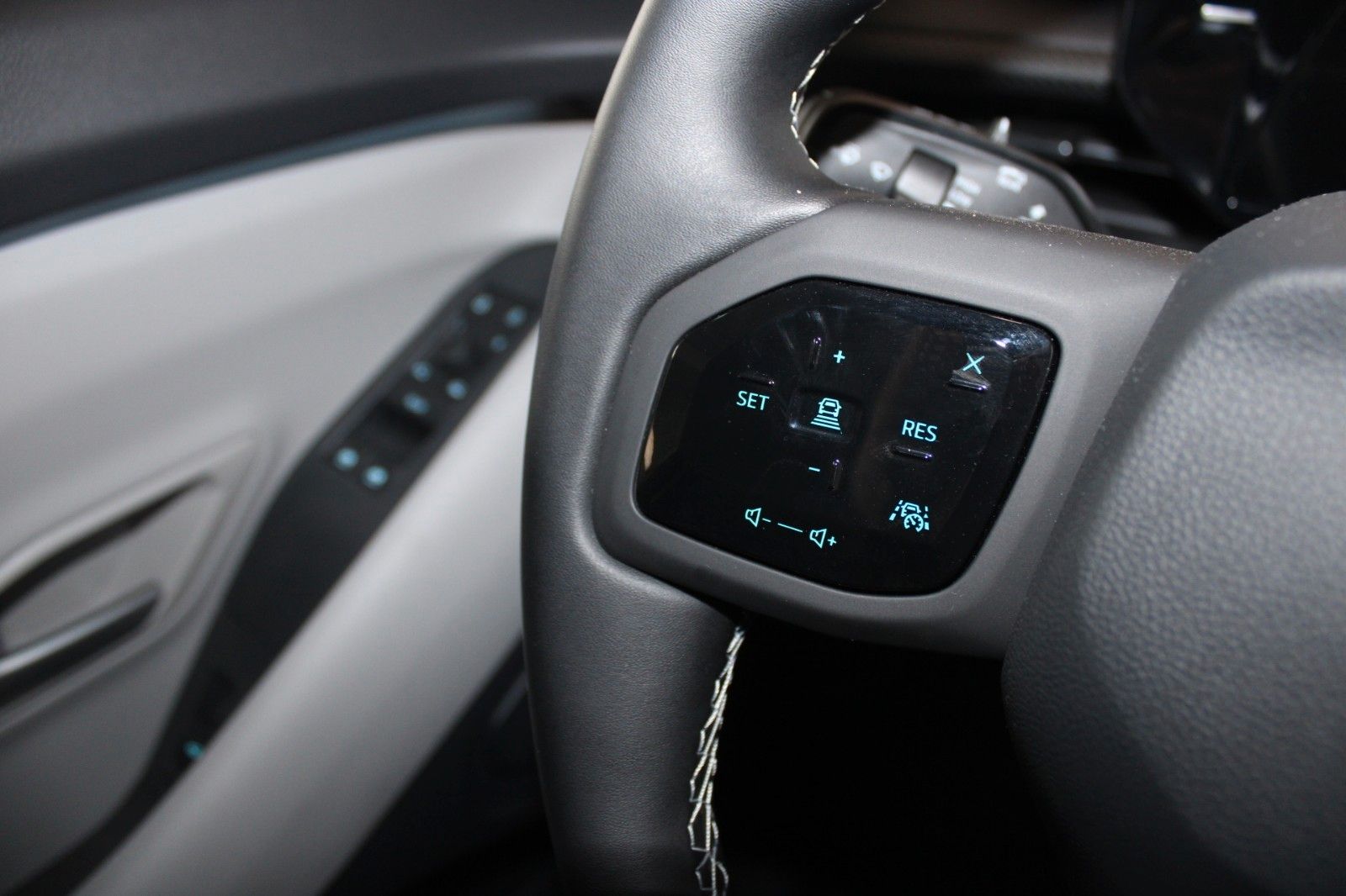 Fahrzeugabbildung Ford Explorer BEV Extended Range  RWD Premium mit AHK