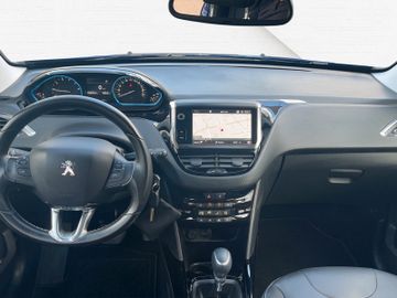 Fotografie des Peugeot 2008 Allure Navi Kamera Allwetter PDC