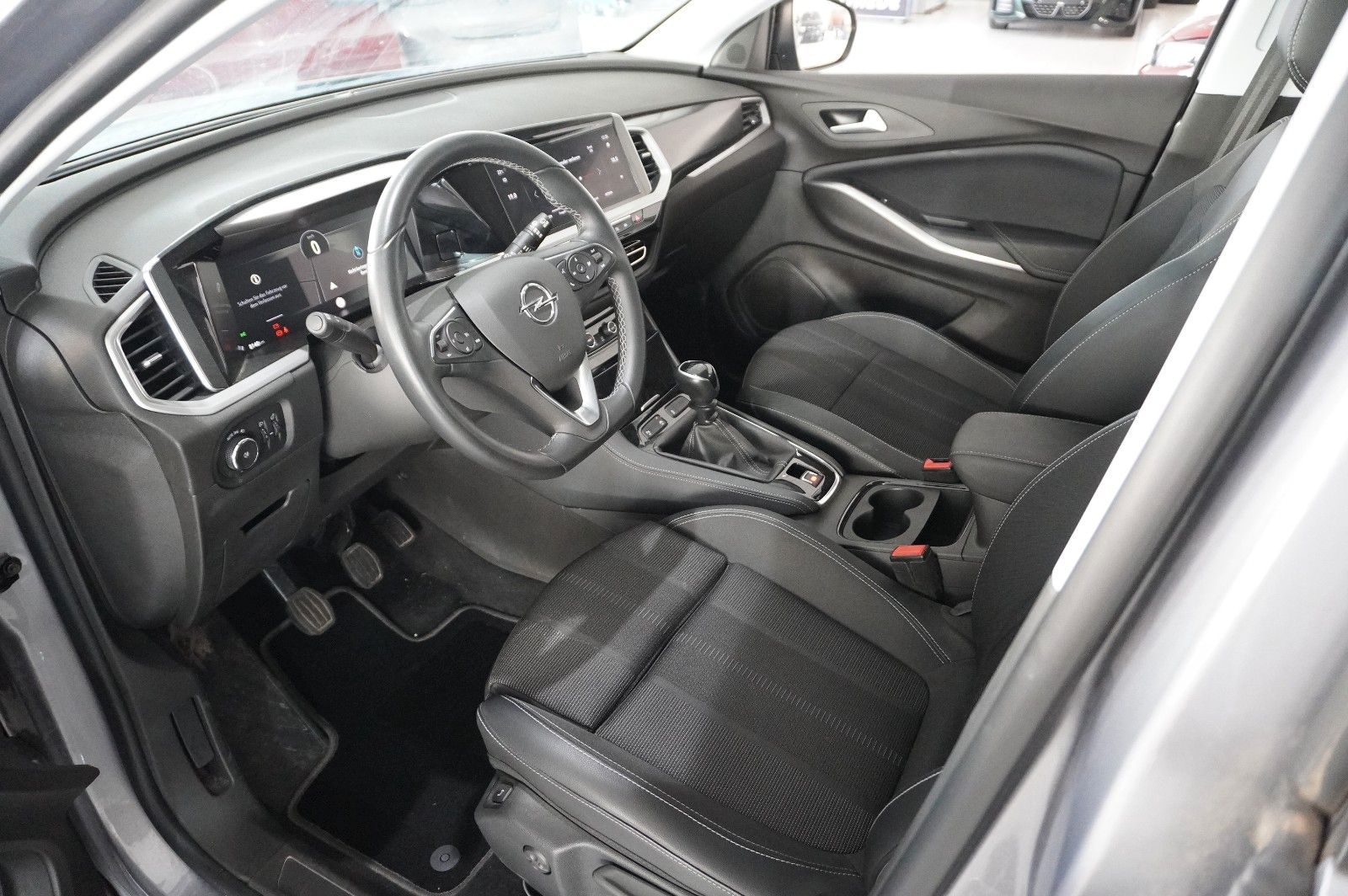 Fahrzeugabbildung Opel Grandland (X) 1.2T GS SPORT NAVI/LED/VIRT./DAB+