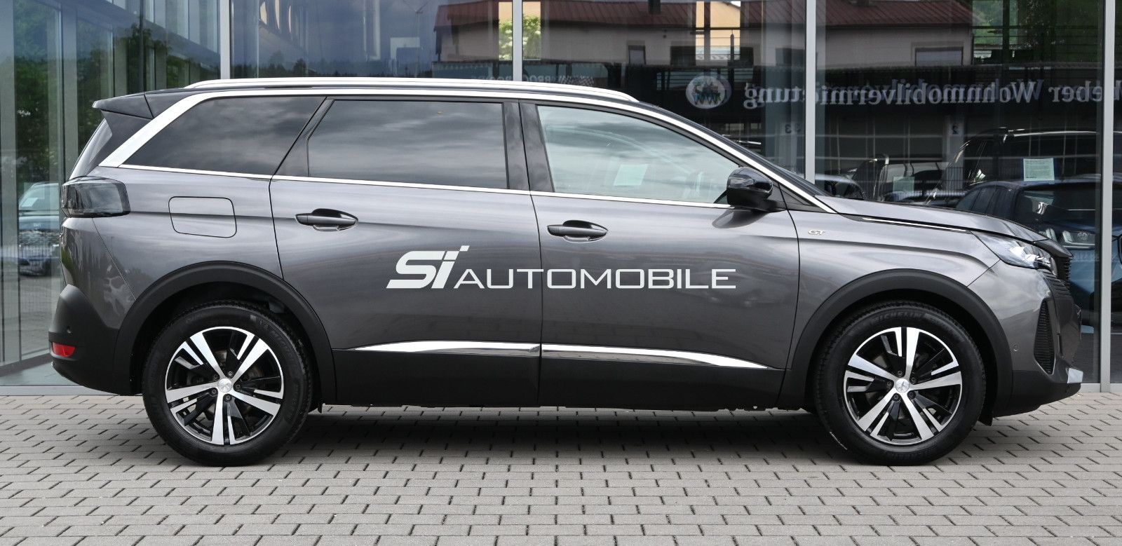 Fahrzeugabbildung Peugeot 5008 BlueHDi 130 GT °ACC°AHK°PANO°7-SITZE°ALARM°