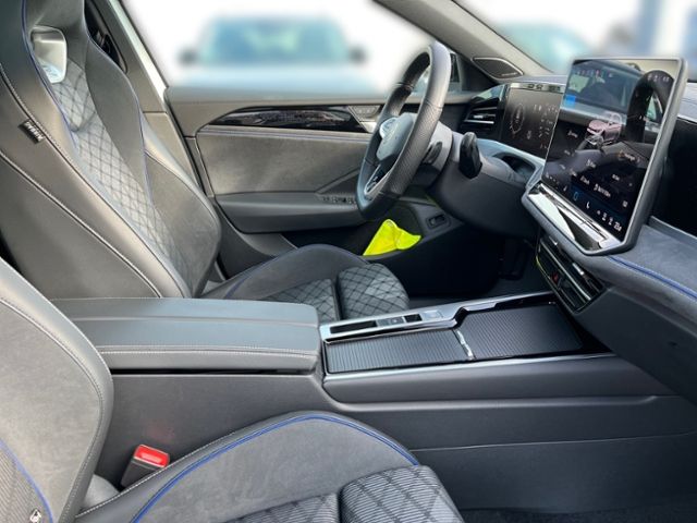 Fahrzeugabbildung Volkswagen Passat Variant 2.0 TDI DSG R-Line AHK NAV HARMAN
