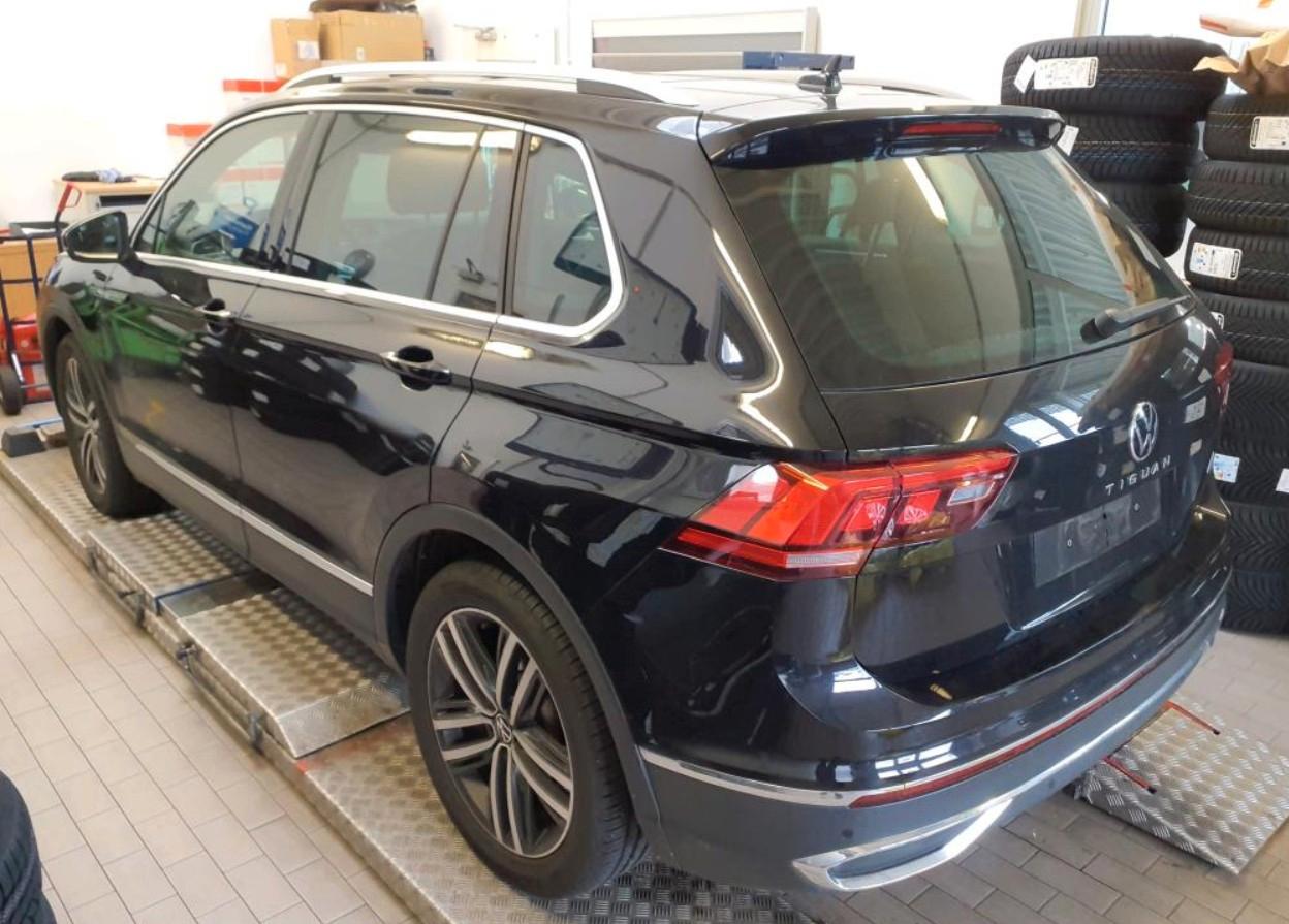 Volkswagen Tiguan 2.0 TDI Elegance Navi Matrix Pano ACC 1.H