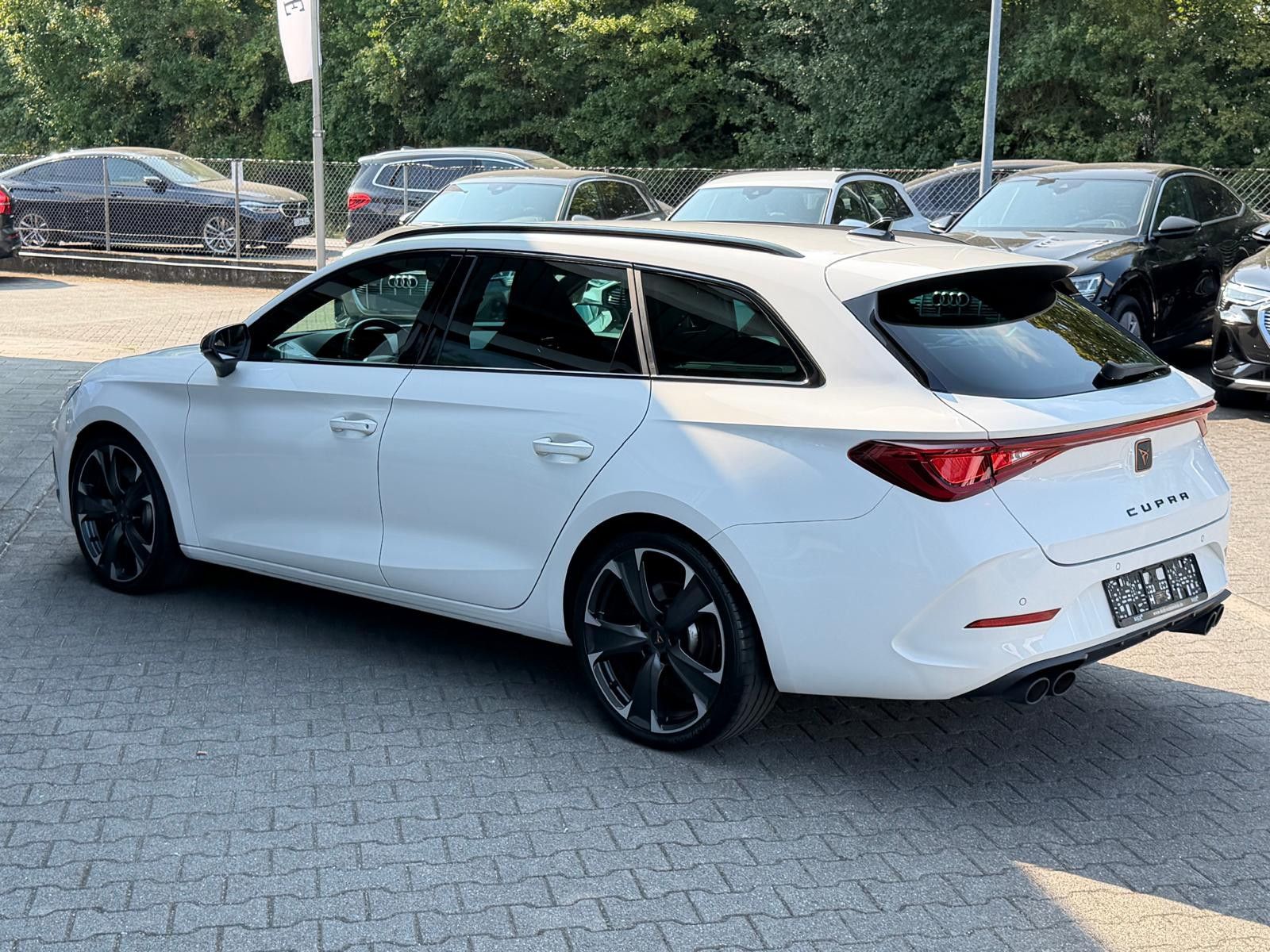 Fahrzeugabbildung CUPRA Leon VZ 2.0 TSI 4Drive >VIRTU+LED+NAVI+ACC+PDC+