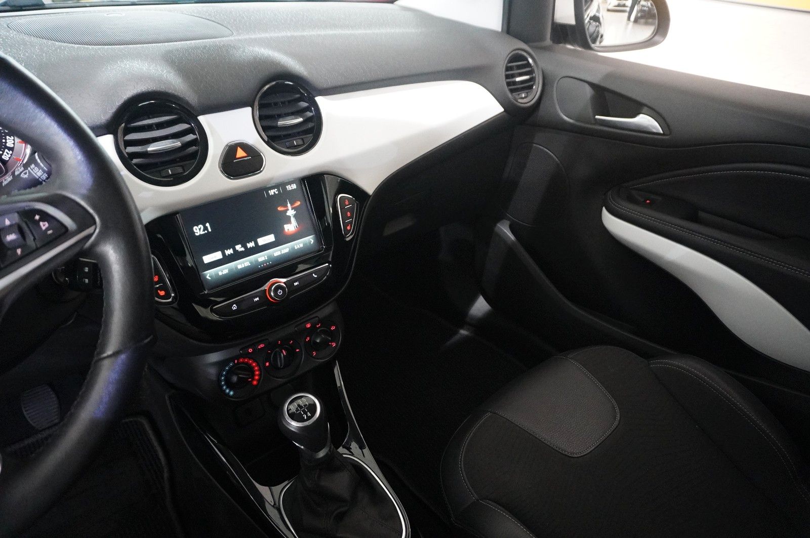 Fahrzeugabbildung Opel Adam 1.4 JAM NAVI/SHZ/PDC/KLIMA/LHZ/TEMP.