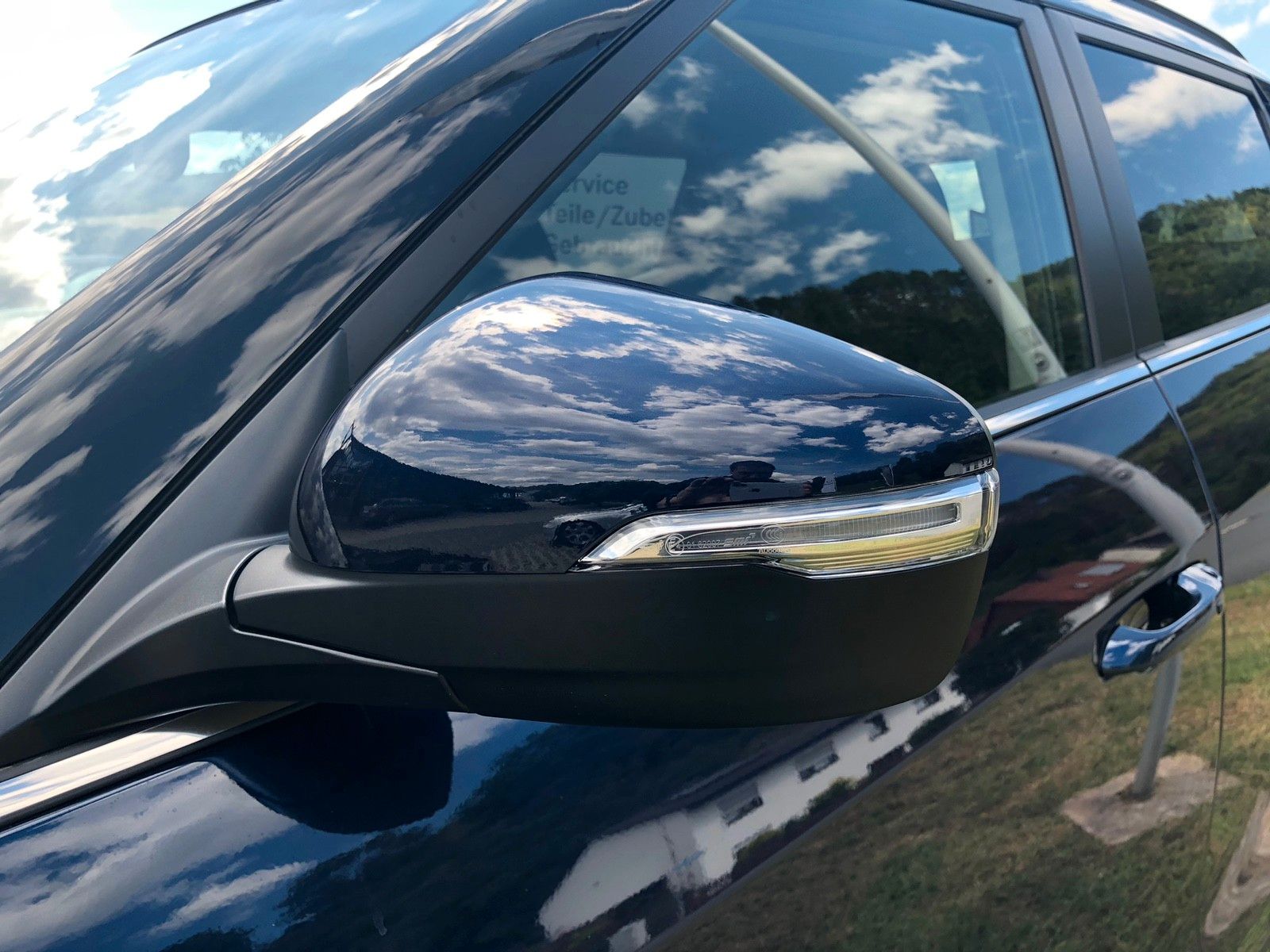 Fahrzeugabbildung Ssangyong TIVOLI Blackline 1,5 P 6 AT 2WD BLACKLINE+MY23+L
