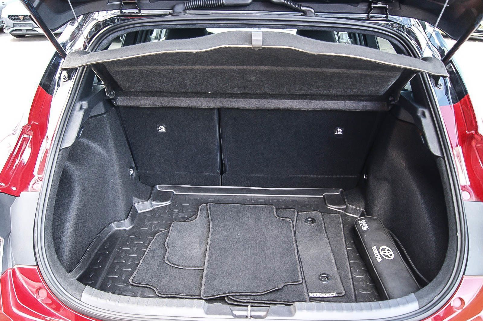 Fahrzeugabbildung Toyota Corolla 1.8 Hybrid  Club LED NAVI ACC KAMERA DAB