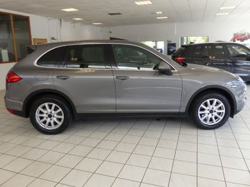 Porsche Cayenne - 5