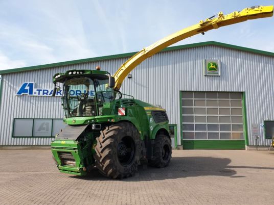 John Deere 9900