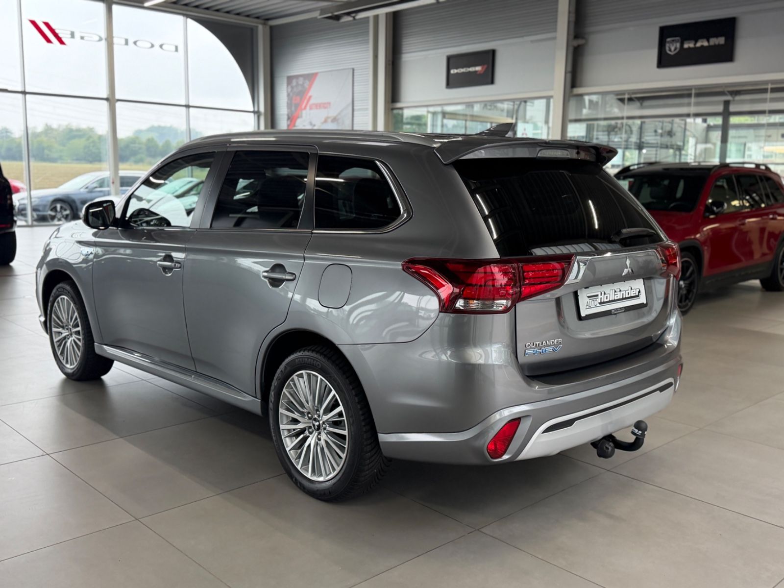 Fahrzeugabbildung Mitsubishi 2.4 Plug-in Hybrid Outlander Diamant Spirit AHK