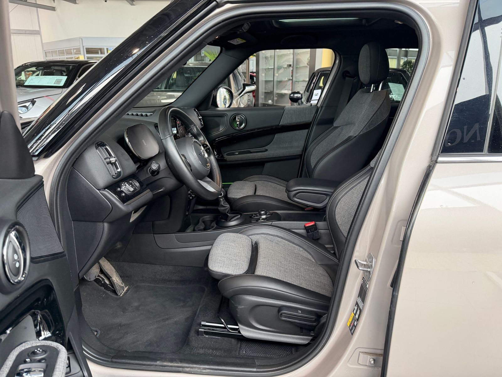 Fahrzeugabbildung MINI Countryman Cooper SE PHEV Classic Trim All4 PANO