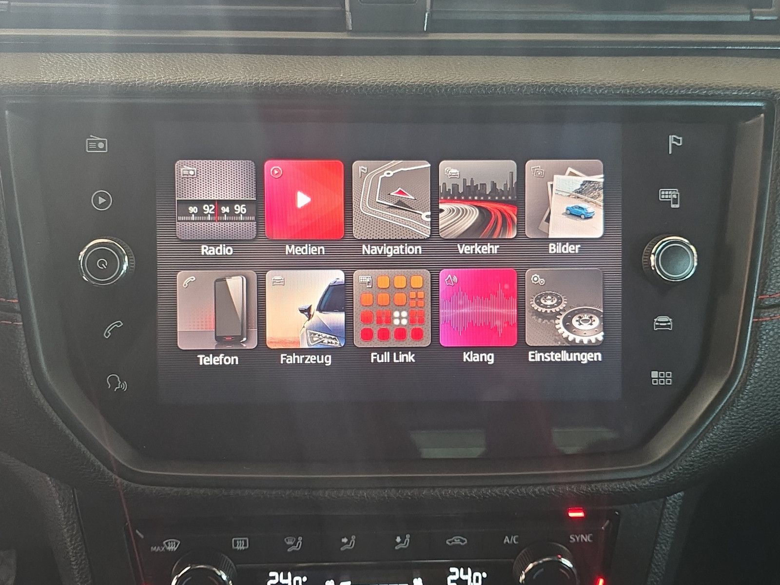 Fahrzeugabbildung SEAT Arona FR BUSINESS PAKET LED KAMERA NAVI AHK ACC