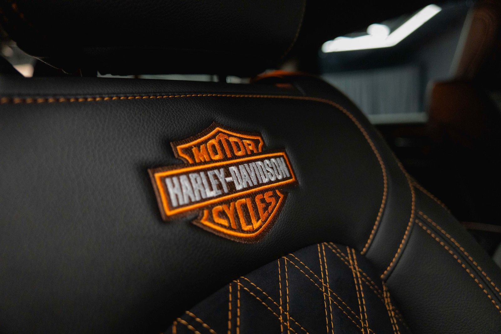 Fahrzeugabbildung Dodge RAM 5.7 V8 HEMI 4x4 OFFROAD Night HarleyDavidson