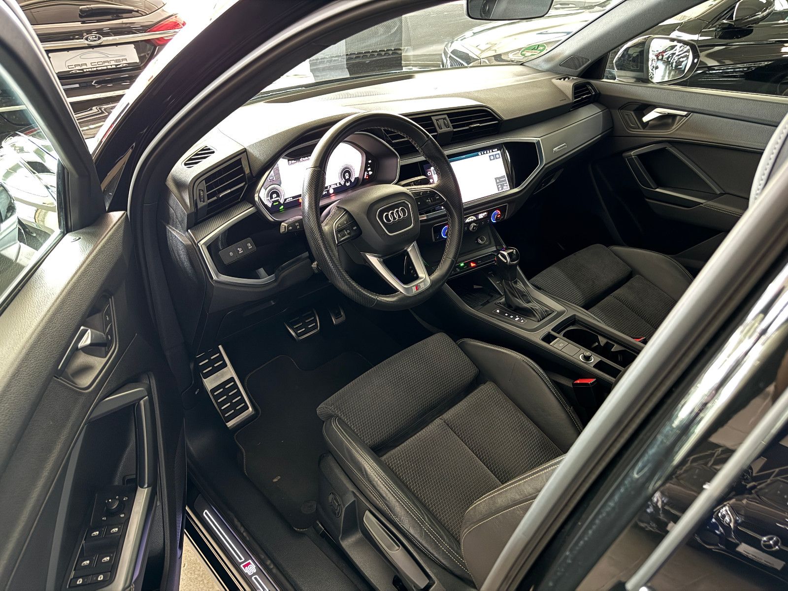 Fahrzeugabbildung Audi Q3 45 TFSI e S-TRONIC S-LINE ACC VIRTUAL LED KAM