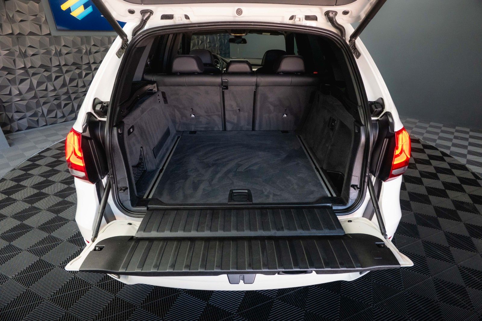 Fahrzeugabbildung BMW X5 xDrive 30d M Sport Shadow Line *ACC*LED*HU*
