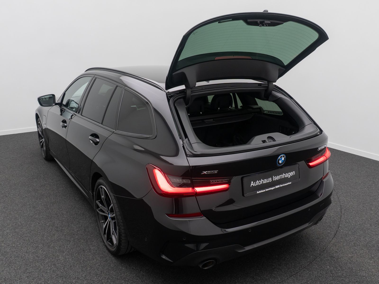 Fahrzeugabbildung BMW 330e xD M Sport DAB Laser 360°Alarm AHK HiFi 19"