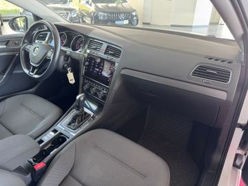 Volkswagen Golf - 10